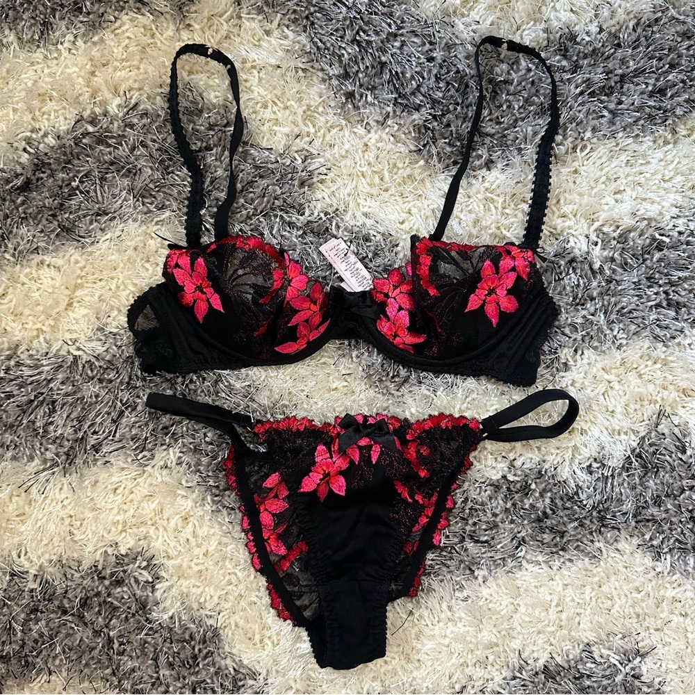Gorgeous Agent Provocateur Magenta Shimmer Floral Lace Lingerie